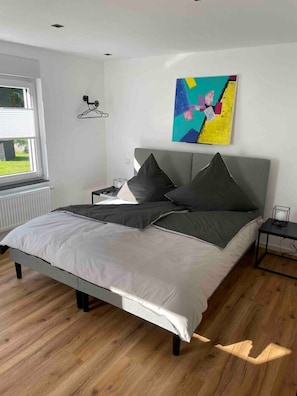 2 bedrooms, in-room safe, iron/ironing board, free WiFi