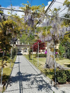 المنشأة من الخارج