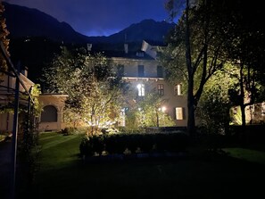 المنشأة م�ن الخارج