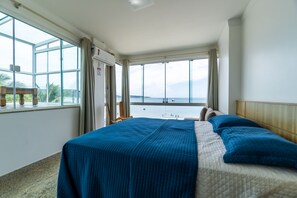 Family House | 3 bedrooms, blackout curtains, iron/ironing board, free WiFi - Triplex Pé na Areia - Bombinhas (Bombinhas)