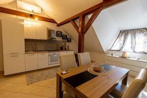 Dining - Stylish Studio Apartment Bure
 (Murter)
