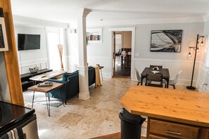 Interior - Daffin Delight (Savannah)