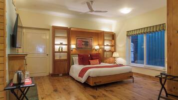 Desk, iron/ironing board, free WiFi, bed sheets