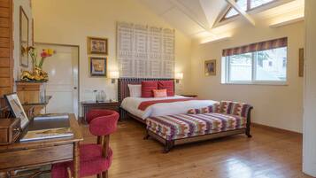 Desk, iron/ironing board, free WiFi, bed sheets