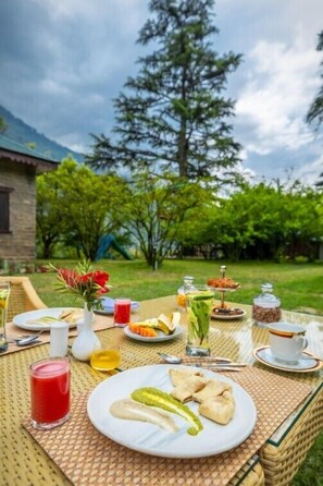 Free daily full breakfast  - Amã Stays & Trails Ramgarh Heritage Villa , Manali (Kullu)