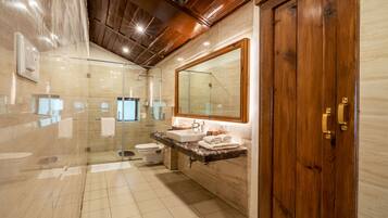 Kostenlose Toilettenartikel, Handtücher, Seife, Shampoo