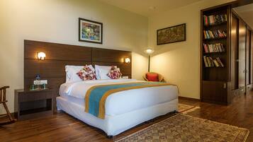 Villa, 4 Bedrooms (Bloomsville) | Laptop workspace, free WiFi, bed sheets