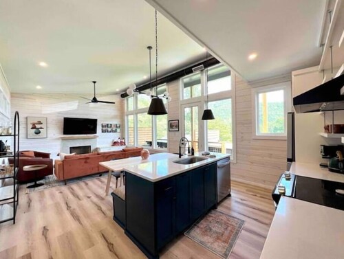 Modern Cabin for 8,w/Hot Tub+mtn view+1m from downtown Clayton, Outdoor Space