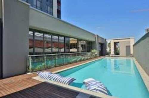 Sandton Skye Apartment
