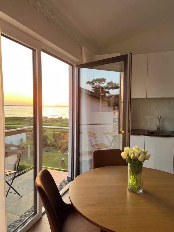 Dining - Aloha Paradies first beach line with direct sea view in new building, Glowe, Baltic Sea (Glowe)