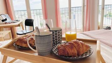 1 bedroom, desk, iron/ironing board, WiFi