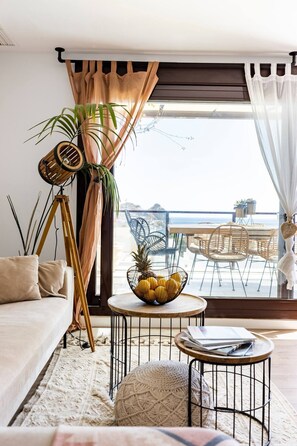 Smart-TV, videospill, bøker og PC-skjermer