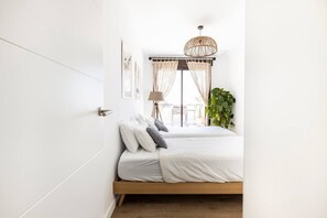 3 bedrooms, desk, iron/ironing board, free WiFi