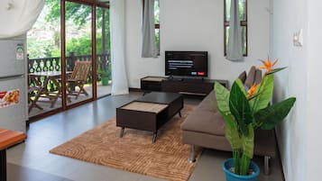 Apartment | Living area | Flat-screen TV