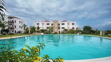 Apartment | Pool | Outdoor pool