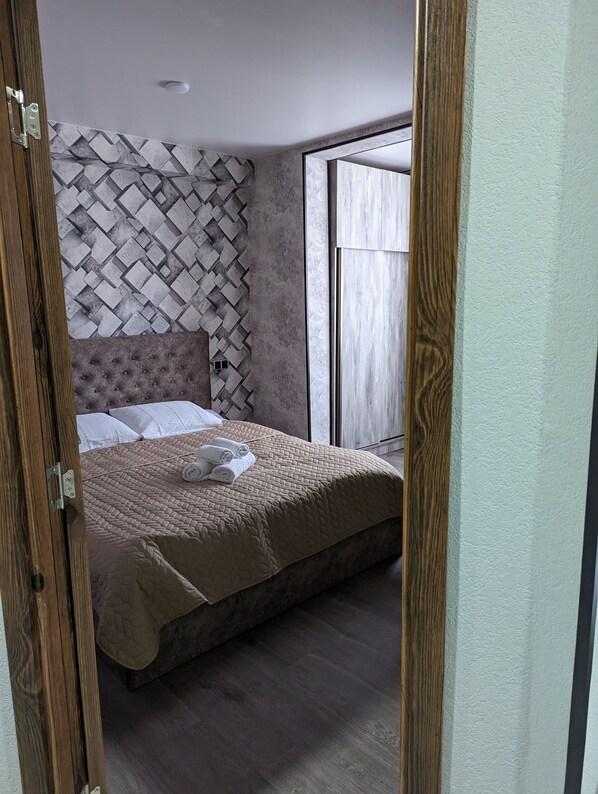 2 chambres, fer et planche à repasser, Wi-Fi, draps fournis