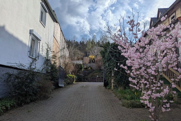 Herzlich willkommen!
Abschließbare Auffahrt