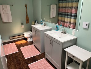 Handtücher, Seife, Toilettenpapier