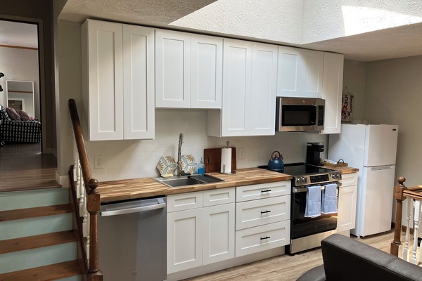 Geladeira, micro-ondas, fogão, cooktop