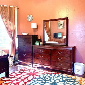 3 bedrooms, desk, free WiFi, bed sheets
