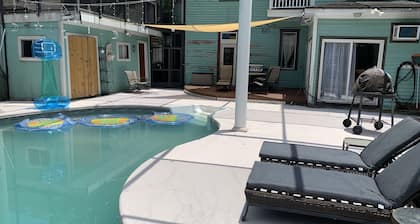 Vintage Montrose House with private pool and gated parking.