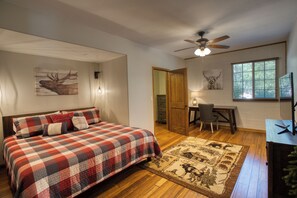 6 bedrooms, desk, iron/ironing board, travel cot