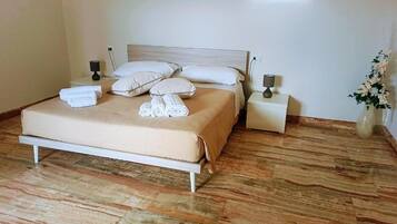 Standard-Doppel- oder -Zweibettzimmer | Zimmersafe, Bügeleisen/Bügelbrett, Babybetten, kostenloses WLAN