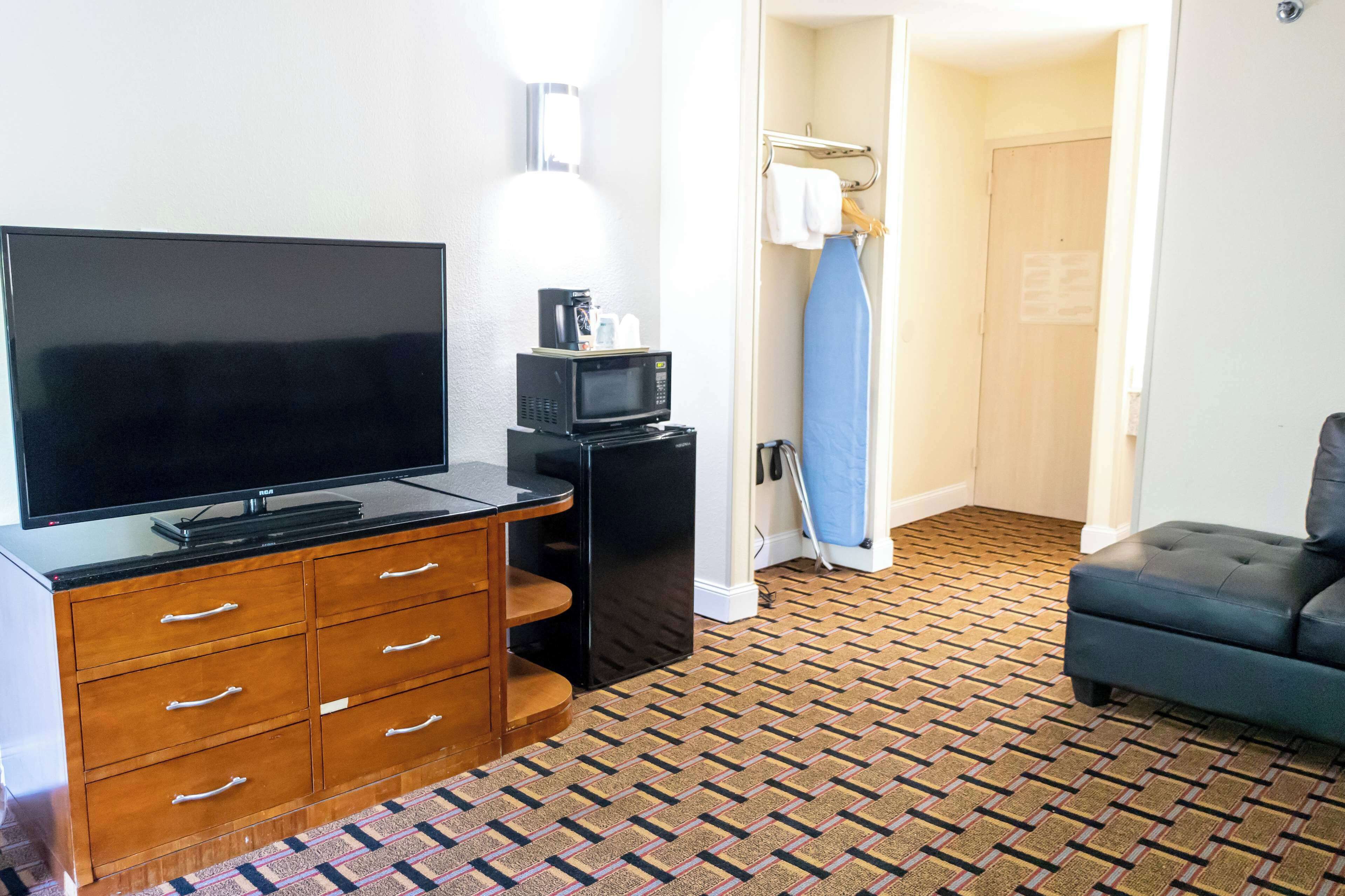Photo - Days Inn By Wyndham College Park Atlanta Airport South