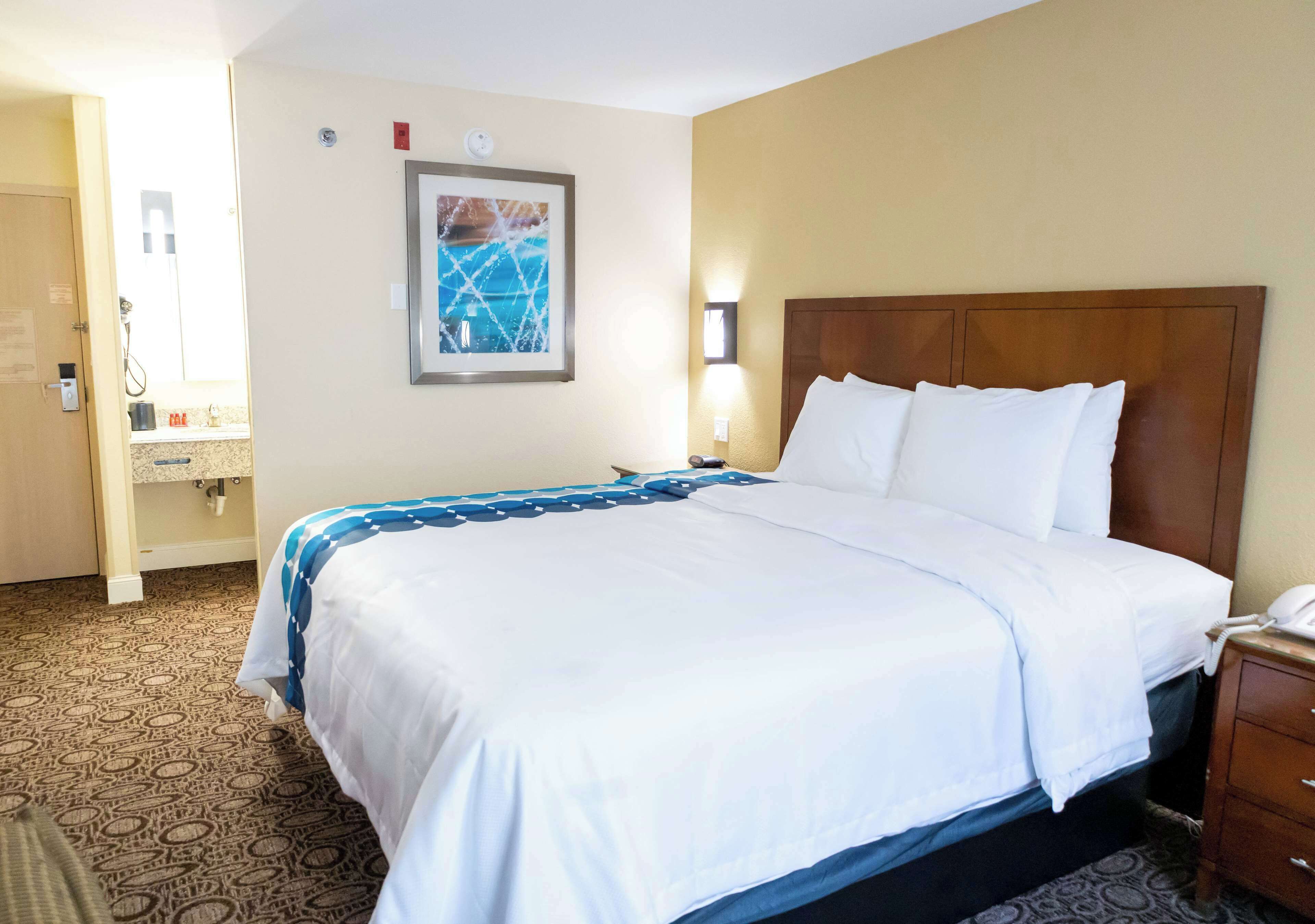 Photo - Days Inn By Wyndham College Park Atlanta Airport South