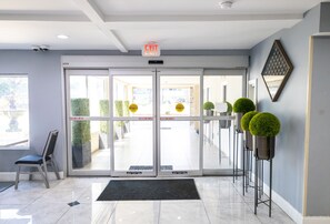 Interior - Days Inn By Wyndham College Park Atlanta Airport South (College Park)