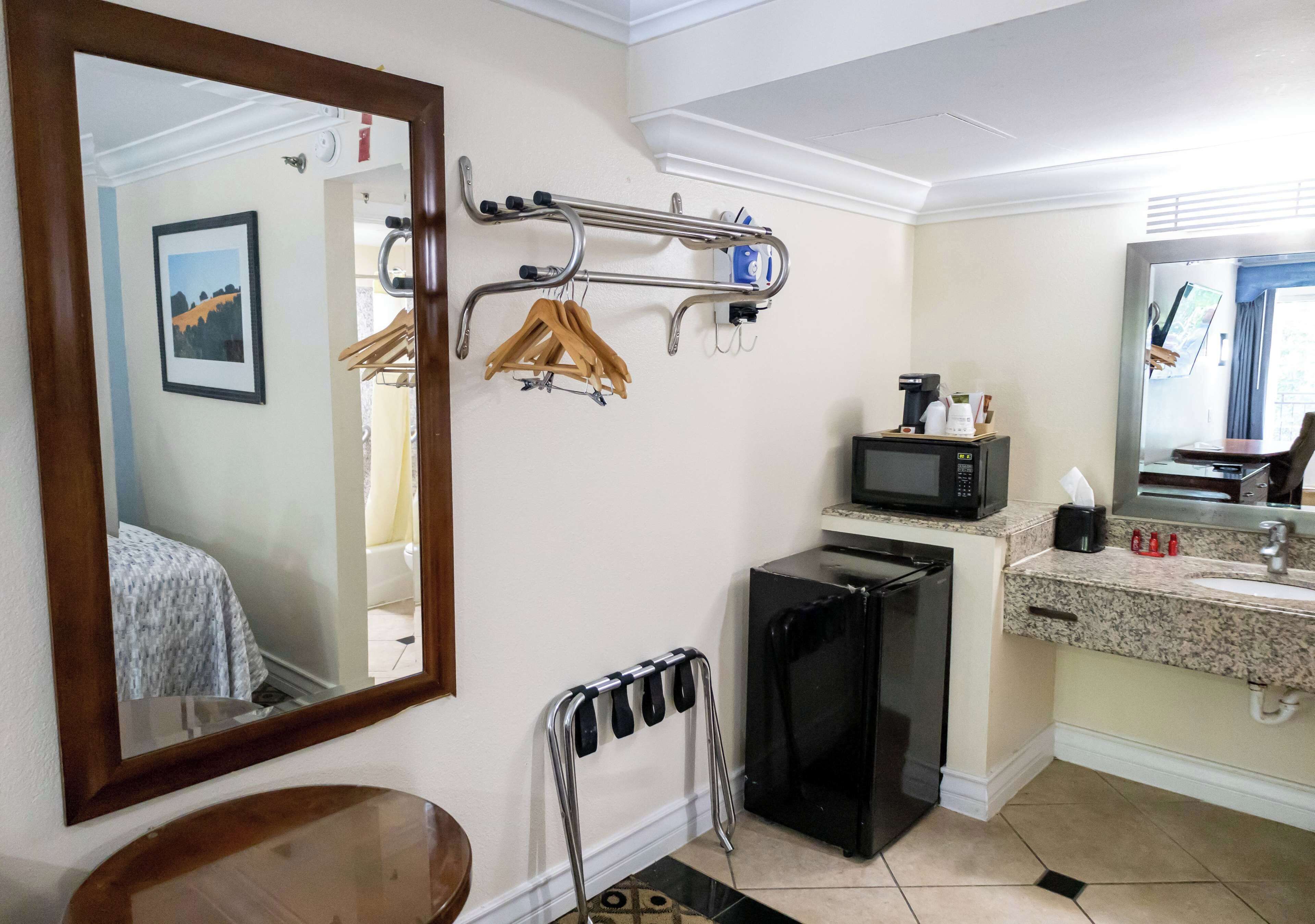 Photo - Days Inn By Wyndham College Park Atlanta Airport South