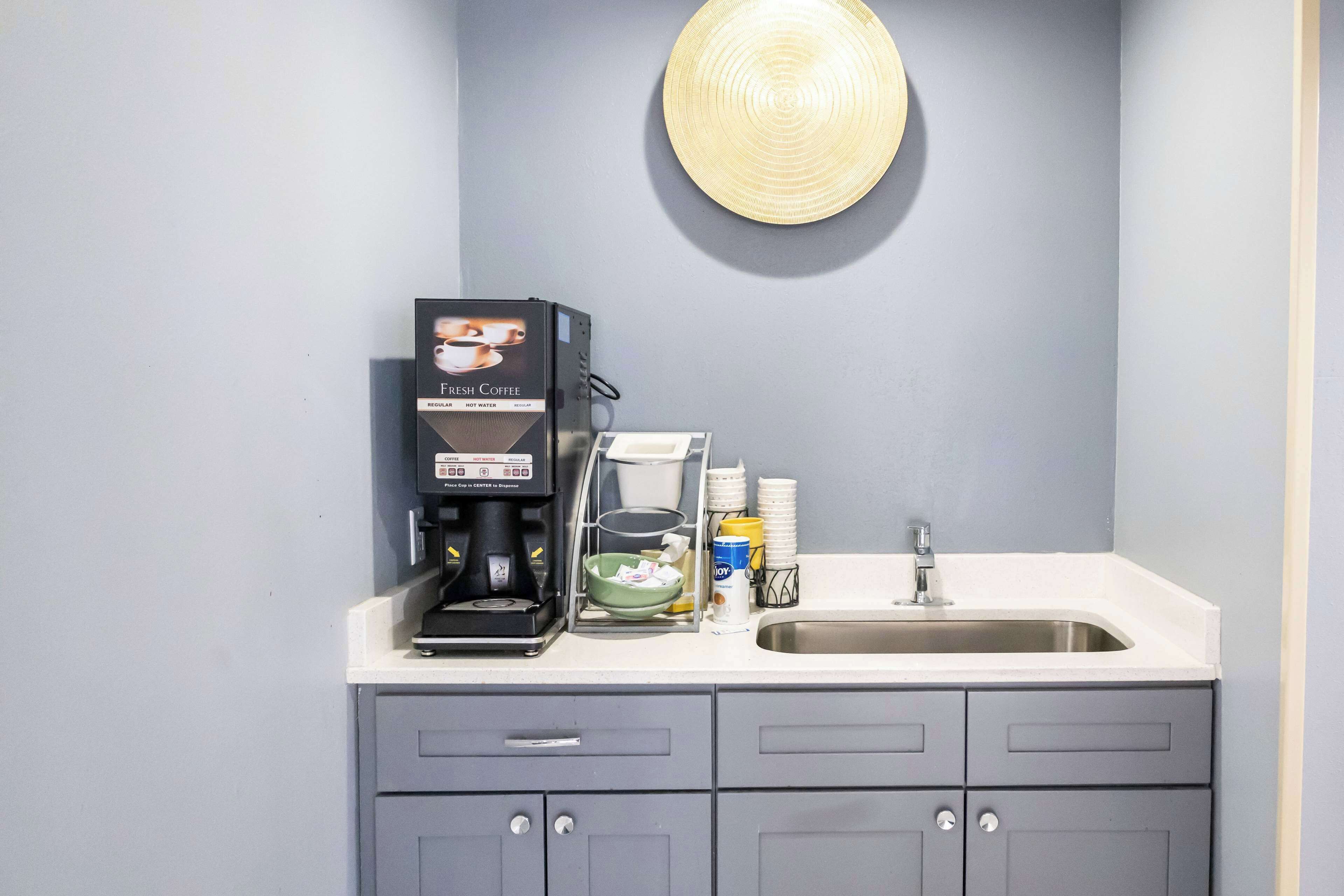 Photo - Days Inn By Wyndham College Park Atlanta Airport South