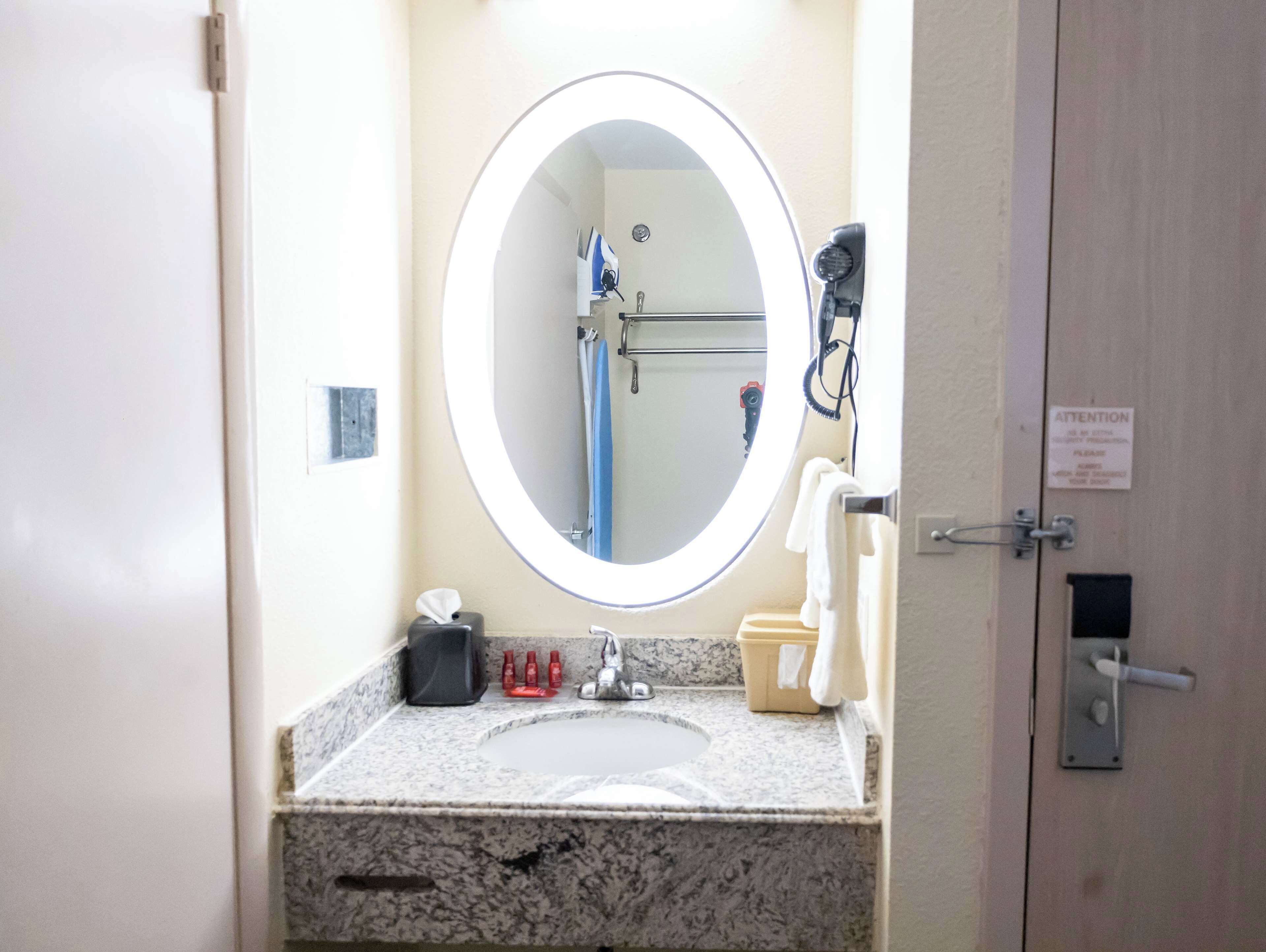 Photo - Days Inn By Wyndham College Park Atlanta Airport South