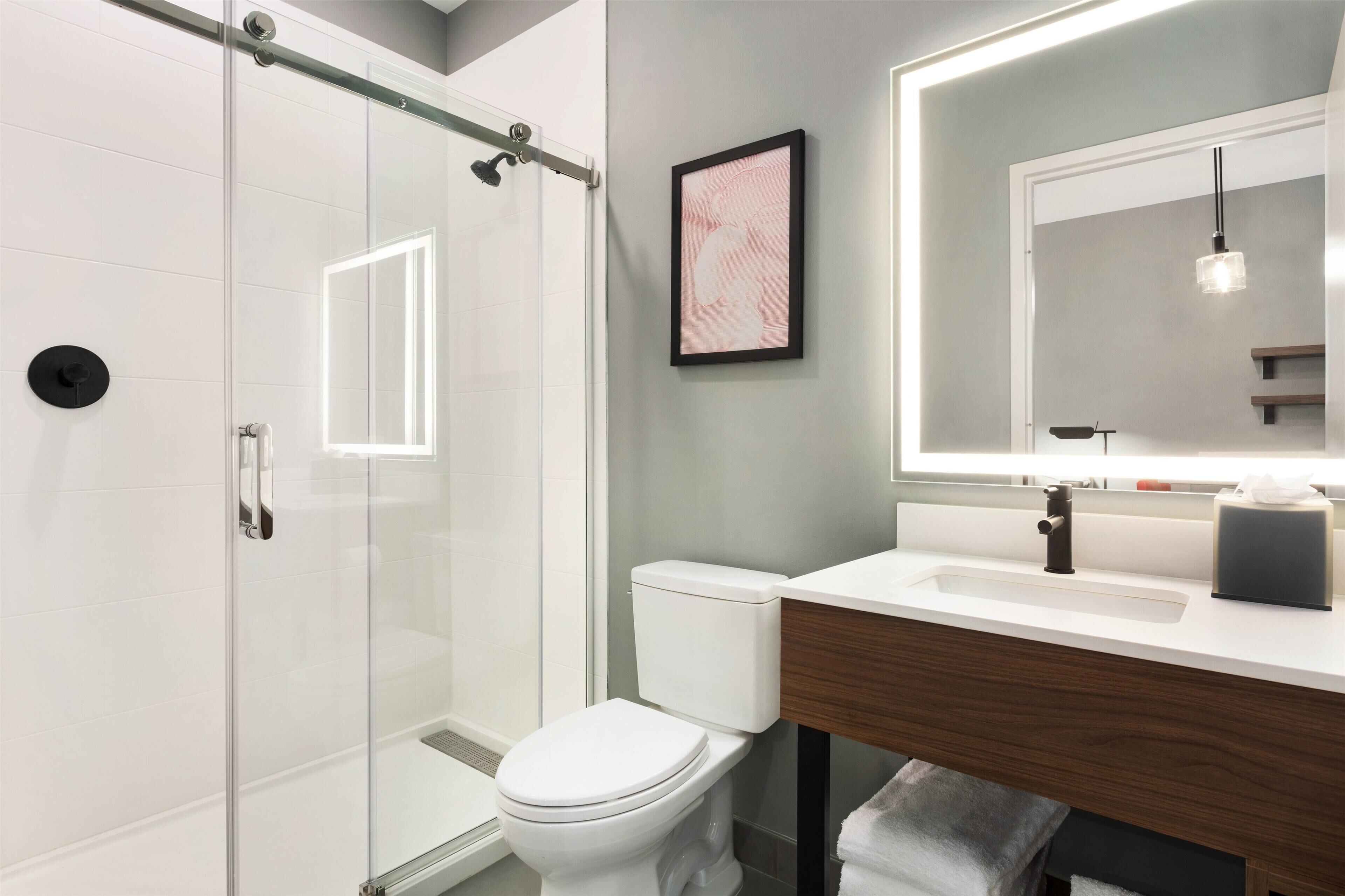 2 Queen Beds, Deluxe Room, Sofa Bed, Non-Smoking | Bathroom | Hair dryer, towels, soap, shampoo