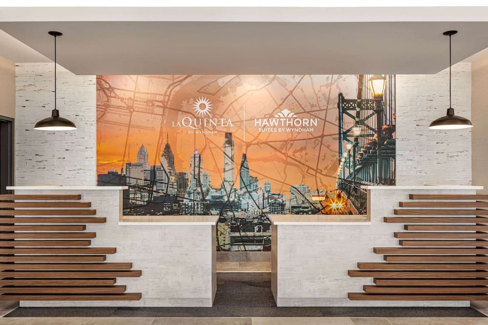 La Quinta Inn & Suites By Wyndham Mount Laurel / Moorestown