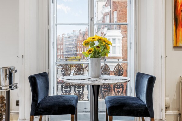 تناول الطعام