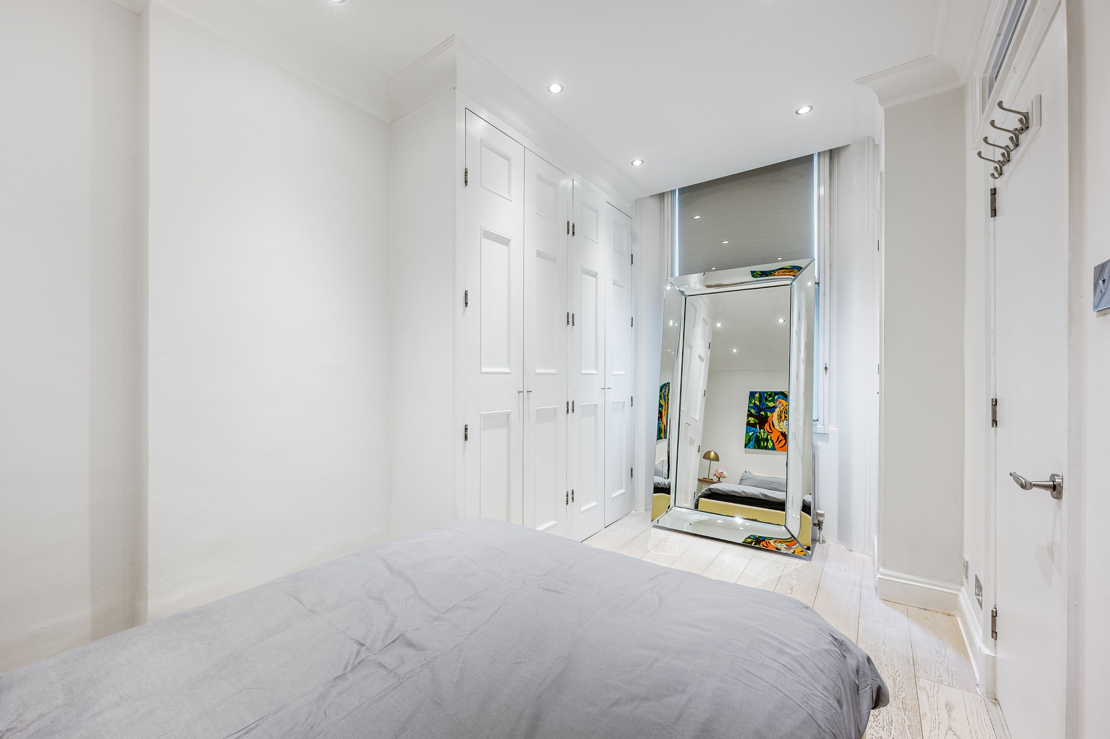 1 habitación, tabla de planchar con plancha, wifi y ropa de cama 