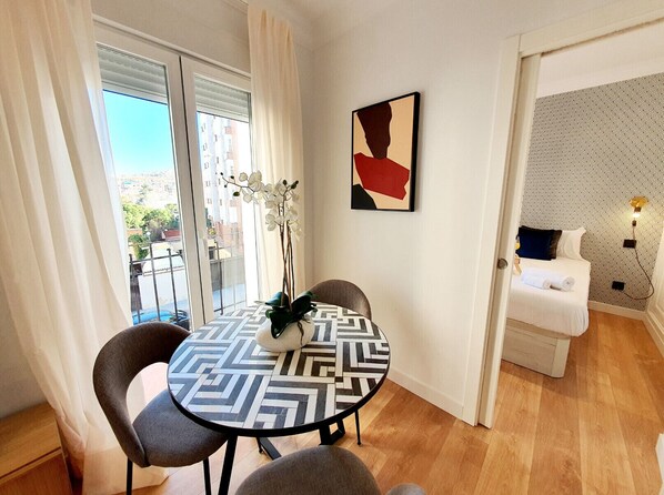 1 slaapkamer, een strijkplank/strijkijzer, gratis wifi, beddengoed