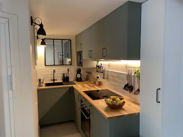 Køleskab, mikrobølgeovn, ovn, opvaskemaskine