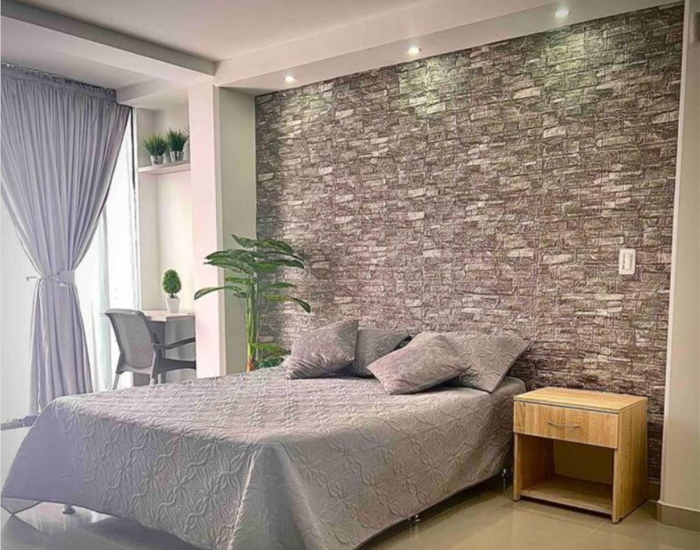 1 chambre, bureau, fer et planche à repasser, Wi-Fi gratuit