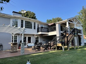 Exterior - Large Centrally Located Home (Louisville)