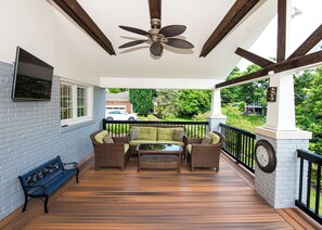 Property grounds - Large Centrally Located Home (Louisville)