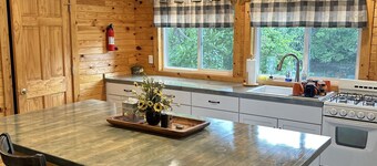 Escape to The Riverside Hideaway - A Cozy Cabin With River Views!