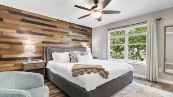 4 habitaciones y tabla de planchar con plancha