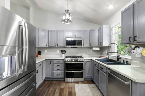 Como Escape 4 bed 3 bath by LAKE