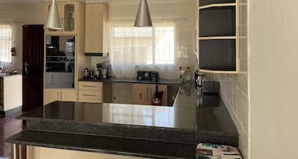 Remarkable 5-bed House in Springs & Nigel