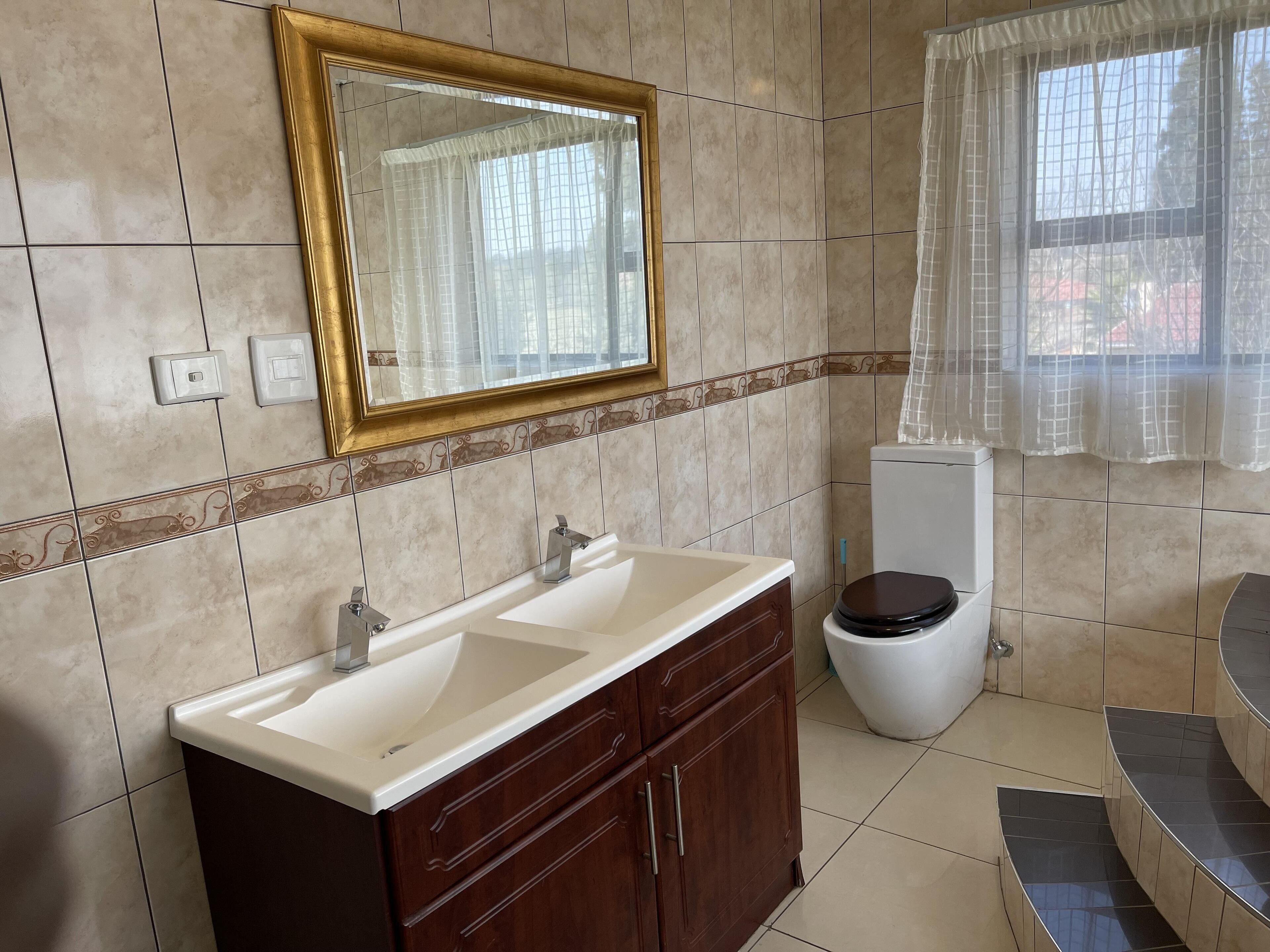 House | Bathroom | Separate bathtub and shower, deep-soaking bathtub, hair dryer, towels