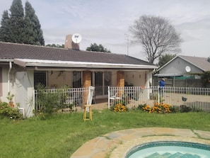 House | Outdoor spa tub