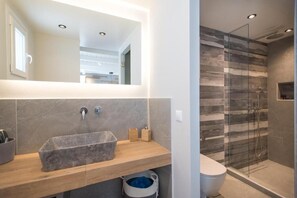 Bathroom - Kavaki studios (Lesvos)