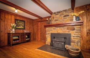 Interior - Old Farmhouse for Nature Lovers, 20 miles from OC (Egg Harbor City)